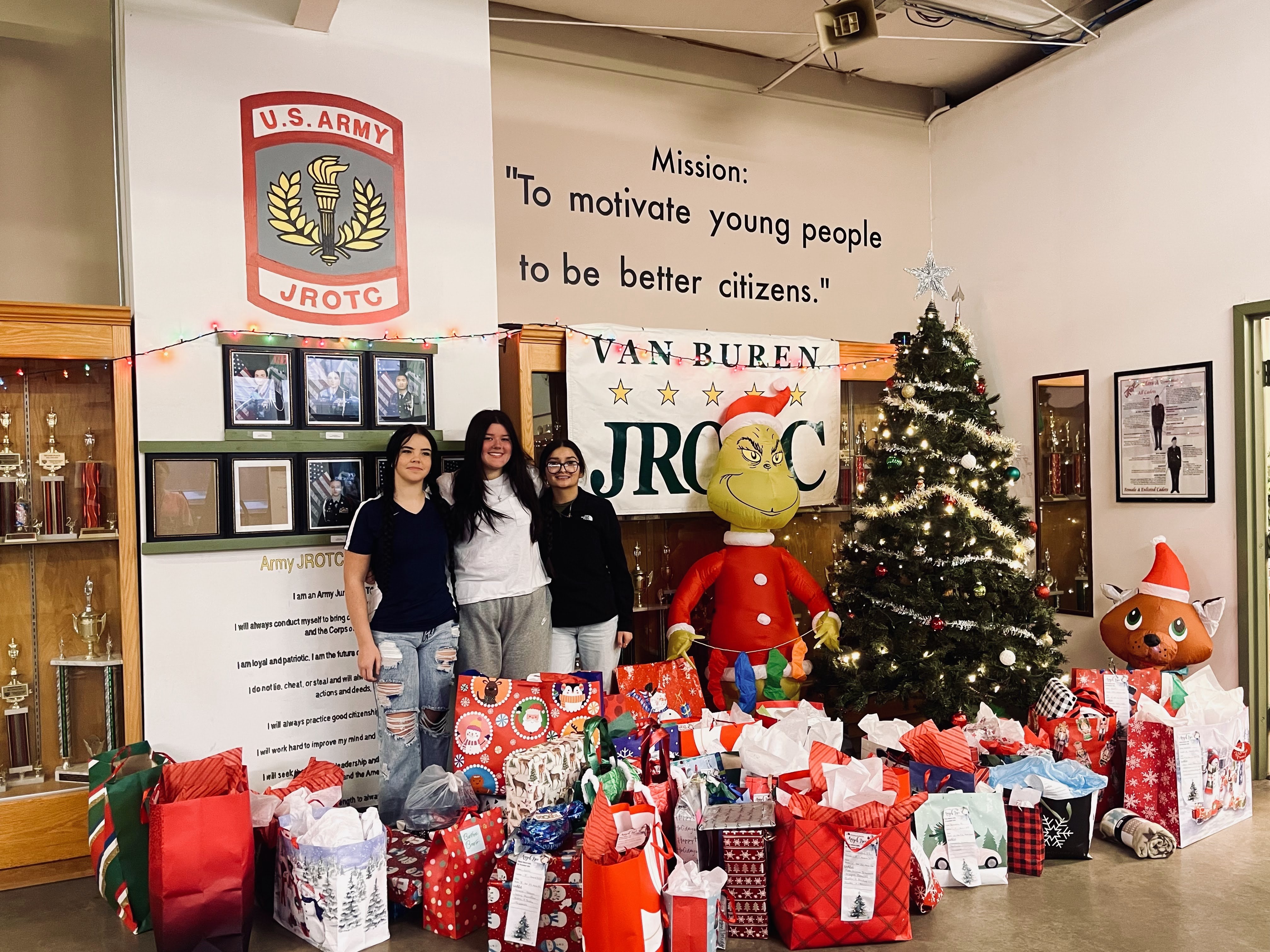 JROTC Cadets Spread Holiday Cheer